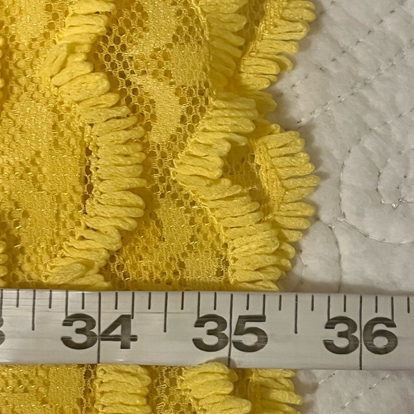 Chelsea & Violet Yellow Scalloped Fringe Bodycon Dress , size XS - Picture 8 of 9